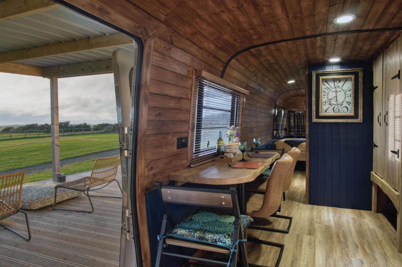 American Airstream - Blossom Farm - Tiers Cross Apartment Johnston