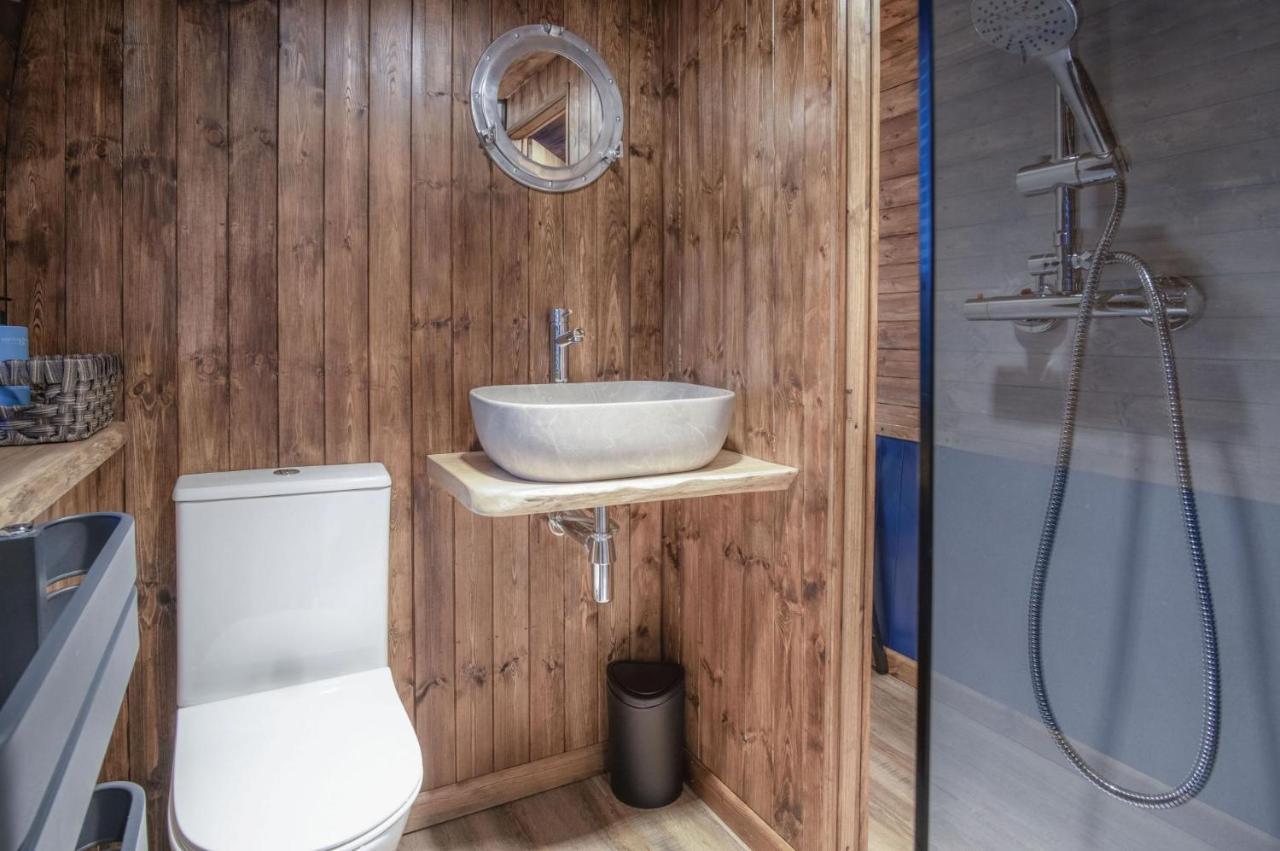 American Airstream - Blossom Farm - Tiers Cross Apartment *